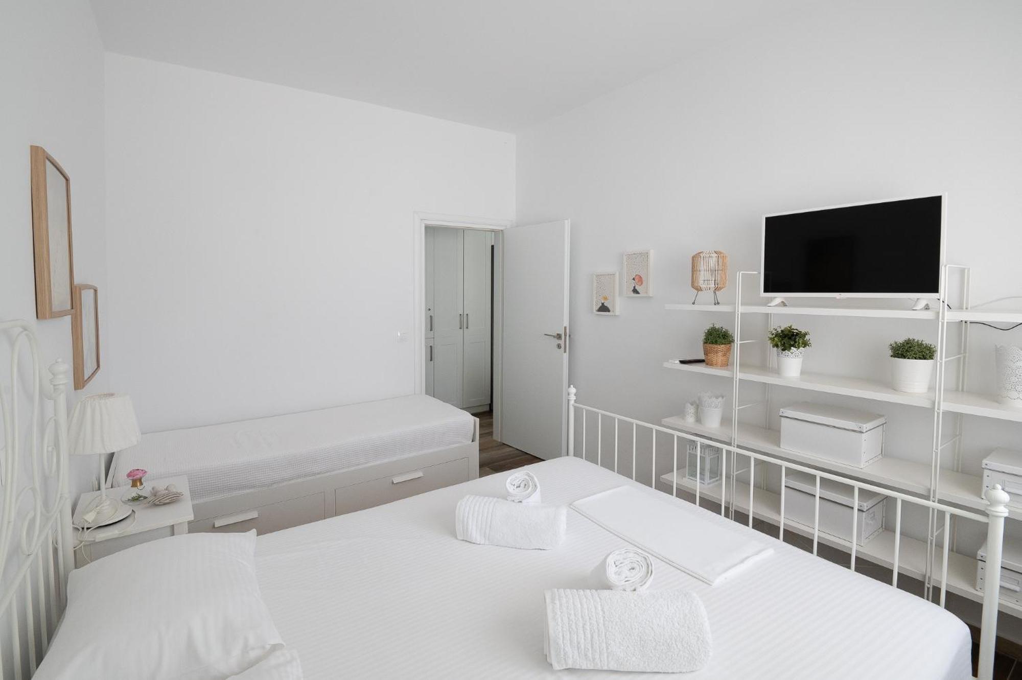Pouletis Family Apartments - Akroyali Seaview Getaways Kalamata Exteriér fotografie